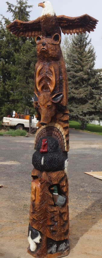 10' 8 Figure Totem Pole
